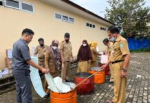Dinas Dukcapil Lutim Musnahkan BMD Yang Tidak Terpakai