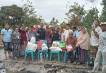 KKMB Luwu Utara Serahkan Bantuan Kepada Korban Kebakaran di Sabbang Selatan