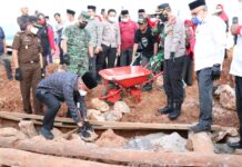 Bersama Forkopimda, Budiman Letakkan Batu Pertama Pembangunan Masjid