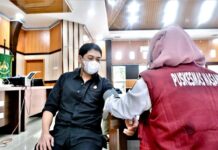 Cegah Penularan Covid-19, Kajari Luwu Utara Bersama Pegawai Lakukan Suntik Vaksin Booster