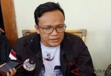 Di Polling Twitter, Netizen Minta Denny Siregar Ditangkap