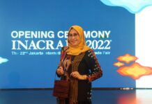 Gunakan Tenunan Khas Taipa, Ketua Dekranasda Lutim Ikut Pembukaan INACRAFT 2022 di Jakarta