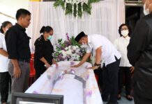 Bupati Lutim Melayat Meninggalnya Ketua Lembaga Adat Lemba Pamona Luwu