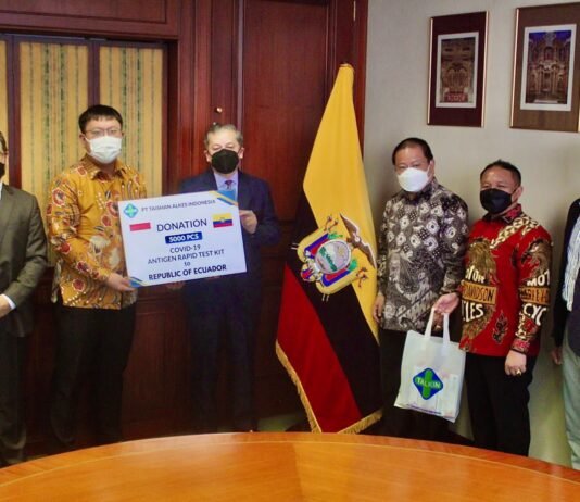 Pemerintah Republik Ekuador Menerima Donasi 5000 Alat Swab Antigen dari PT Taishan Alkes Indonesia