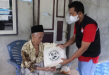 Gerakan Luwu Timur Berbagi Sasar Warga Desa Lakawali Pantai