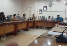 Wakil Ketua 1 DPRD Luwu Timur Temui Peserta Demo