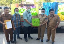 PT Vale Serahkan Paket Sembako di Blok Pomalaa