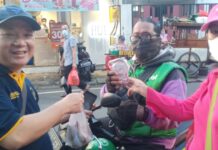 DPP Partai UKM Indonesia Bagikan Nasi Kotak Buka Puasa di Kramat Sentiong Jakarta Pusat