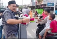 Rully Heryawan Apresiasi Tim Trail Adventure Bagi Takjil Untuk Pengguna Jalan