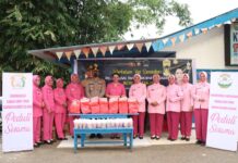 Jelang Buka Puasa, Polres Luwu Timur dan Bhayangkari Berbagi Takjil