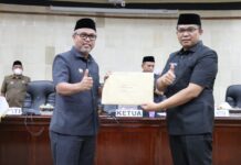 Bupati Luwu Timur Terima Keputusan DPRD Tentang Catatan dan Rekomendasi Terhadap LKPJ 2021
