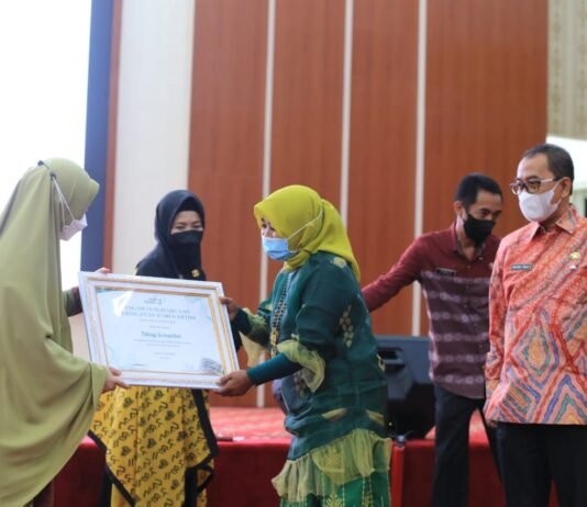 Sekda Lutim Hadiri Puncak Peringatan Hari Kartini di Makassar