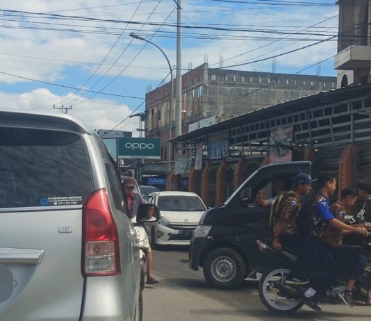 H-4 Lebaran, Jalan Trans Sulawesi Kecamatan Tomoni Macet