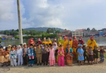 Meriahkan HUT ke 19 Lutim, TP PKK Malili dan TK Pembina Gelar Pawai Bersama