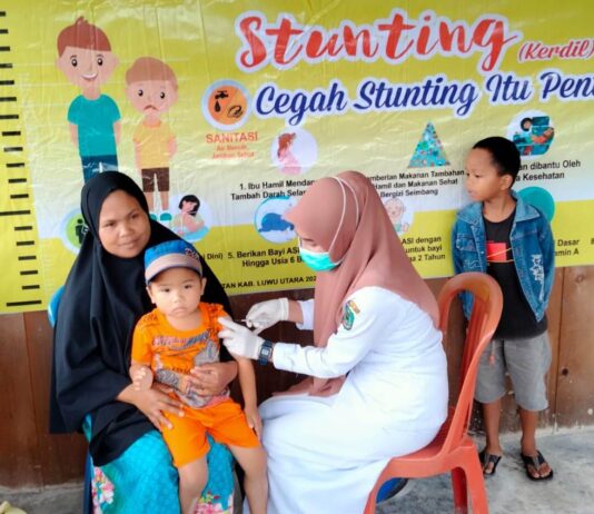 Manfaatkan Momentum Semalam di Desa, Kadis Kesehatan : 90 Anak Diimunisasi di Desa Minanga