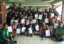 Isi Libur Kuliah, Mahasiswa IAIN Palopo Mengajar Bahasa Inggris di Desa Rinding Allo