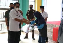 4.000 Pedagang Kaki Lima dan Nelayan Lutim Terima Bantuan Migor