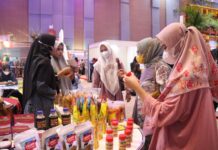 Pengunjung Minati Produk IKM Dekranasda Lutim Dipameran Sulsel Craft 2022