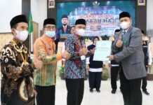 Bupati Luwu Timur Serahkan Secara Resmi JCH Luwu Timur ke PPIH Embarkasi Makassar