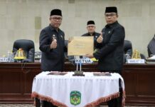 Bupati Lutim Serahkan Ranperda Pertanggungjawaban Pelaksanaan APBD TA. 2021 ke DPRD