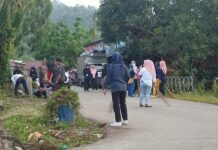 Kominfo-SP dan Pemerintah Kecamatan Bersihkan Area Pasar Malili