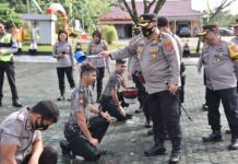 Siram Air Kembang Warnai Kenaikan Pangkat 30 Personel Polres Morowali Utara