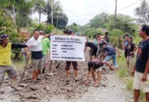 Bosan Tunggu Tindakan Pemerintah, Warga Desa Tolangi Perbaiki Jalan Gunakan Dana Swadaya