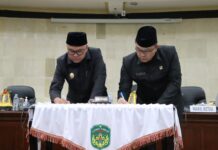 Ketua DPRD dan Bupati, Tandatangani Persetujuan Bersama Ranperda Pelaksanaan APBD 2021