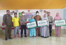 Hadiri Penyaluran BLT-DD di Desa Benteng, Camat Malangke Ingatkan Ini Kepada Operator Desa