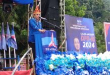 Kolonodale Membiru, AH Lantik Bunda Holiliana Sebagai Ketua DPC Demokrat Morowali Utara