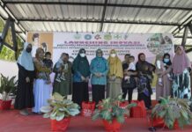 Ketua TP PKK Lutim Apresiasi Inovasi Pospenting dengan Intervensi PMT Pangan Lokal Daun Kelor di Bonepute