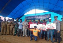 Bupati Luwu Timur Tutup Lomba Bala-Bala di Pantai Siuone