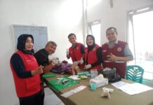 Jelang HUT RI ke-77, Forum Komunikasi LSM-PERS Bekerjasama DPD PPNI Luwu Utara Lakukan Khitanan Massal