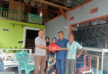 Sahabat JSR Salurkan Sembako di Malbar, Kades Baku-Baku Ucapkan Terima Kasih