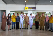 Masih Mengenakan Seragam, Paskibraka Nasional asal Luwu Utara Dijemput di Bandara Sultan Hasanuddin