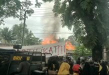 Eksekusi Lahan di Palopo Ricuh, Ada Rumah Terbakar !