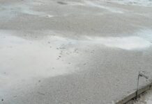 Pengecoran Jalan Beton Kalaena Dilakukan Saat Hujan Deras, Rekanan Sebut Tidak Apa-apa !