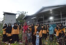 Ketua TP PKK Lutim Serahkan BMT Bagi Balita dan Ibu Hamil di Tiga Desa
