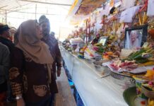 Sufriaty Hadiri Persiapan Upacara Pitra Yadnya di Angkona