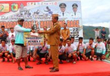 HUT Kabupaten Morowali Utara Ke-9, Tim Persatuan Nelayan Teluk Tomori Raih Gelar Juara Umum Lomba Perahu Naga