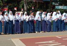 Siswa SMPN 2 Malili Antusias Sambut Kirab Pelajar SMA/SMK Lutim
