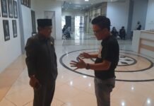 Anggota DPRD Ini Prihatin Nasib Guru Honor di SMP 3 Wotu