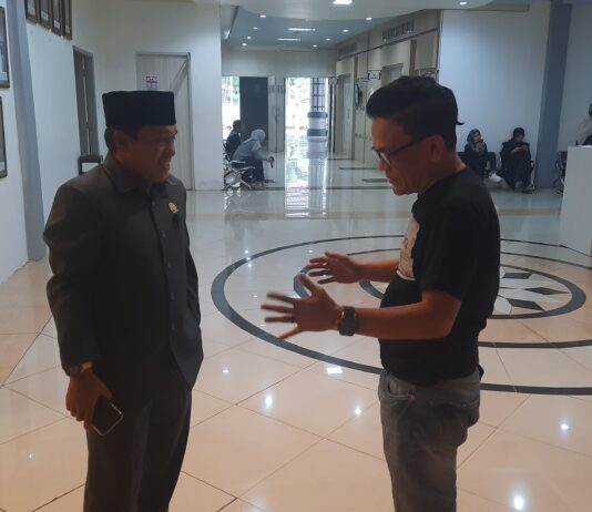 Anggota DPRD Ini Prihatin Nasib Guru Honor di SMP 3 Wotu