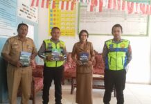 Satlantas Polres Morut Bagikan Buku Tertib Berlalulintas