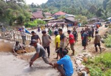 Pemdes Koromotantu Bersama Masyarakat Gelar Jumat Bersih