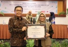 Bunda PAUD Lutim Terima Penghargaan dari BBPMP Sulsel