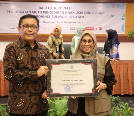 Bunda PAUD Lutim Terima Penghargaan dari BBPMP Sulsel