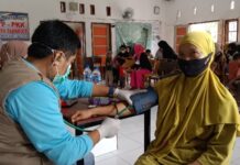 Pemdes Tabaroge Bersama KAMMI dan REMA Stikes Batara Guru Lutim Gelar Penyuluhan dan Pemeriksaan Kesehatan