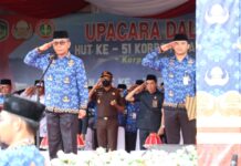 Sekda Pimpin Upacara HUT Korpri dan HUT PGRI Ke-77, Juga Serahkan Berbagai Penghargaan