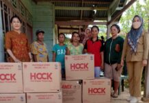 Anggota DPRD Morut Serahkan Bantuan kepada Kelompok Usaha Perempuan dan GKST Bukit Moria Po’ona